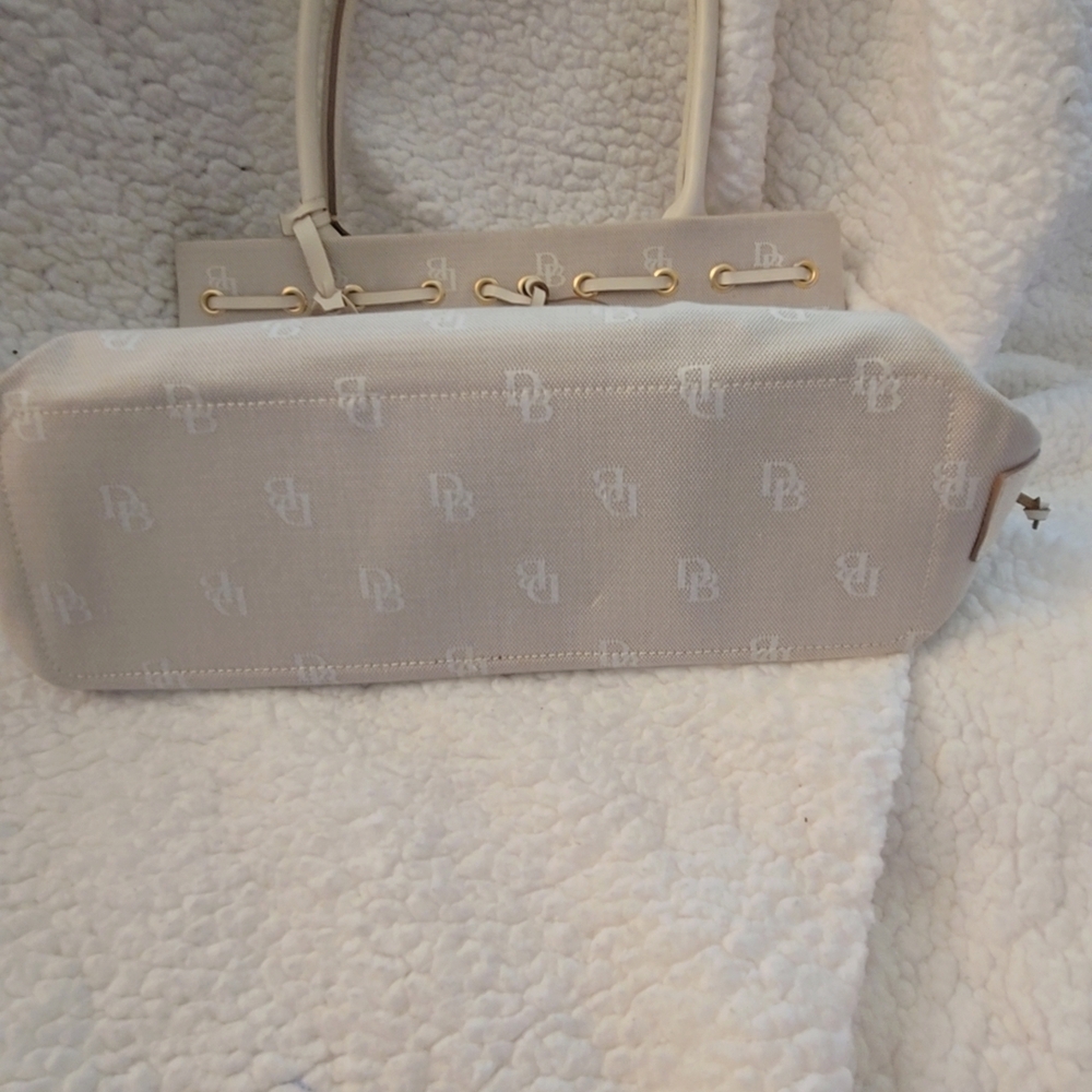 Dooney & Bourke Chic Beige Tote Bag with Logo Design - Picture 5 of 10